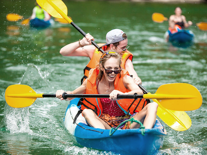bhaya_classic_cruises_kayak_in_halong_bay_1_0