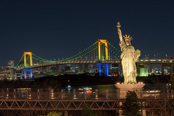 rainbowbridgeandstatueoflibertyatnight718x479